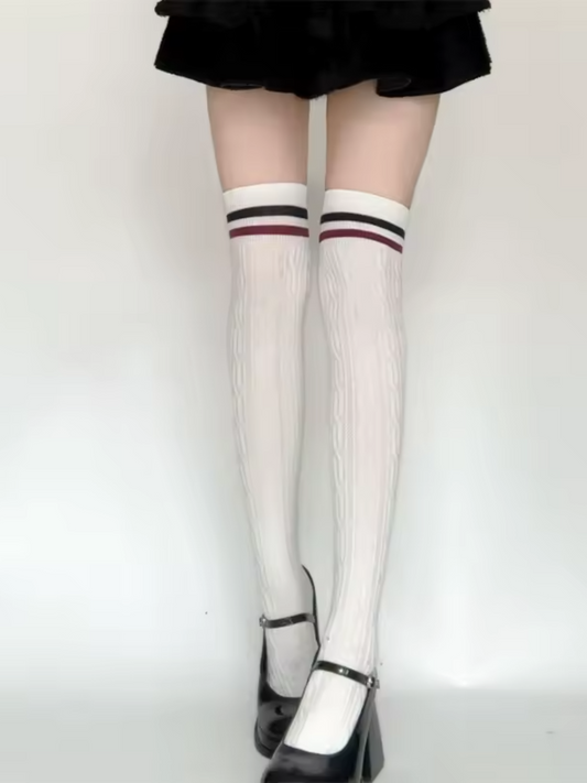 Chaussettes rayées au-dessus du genou