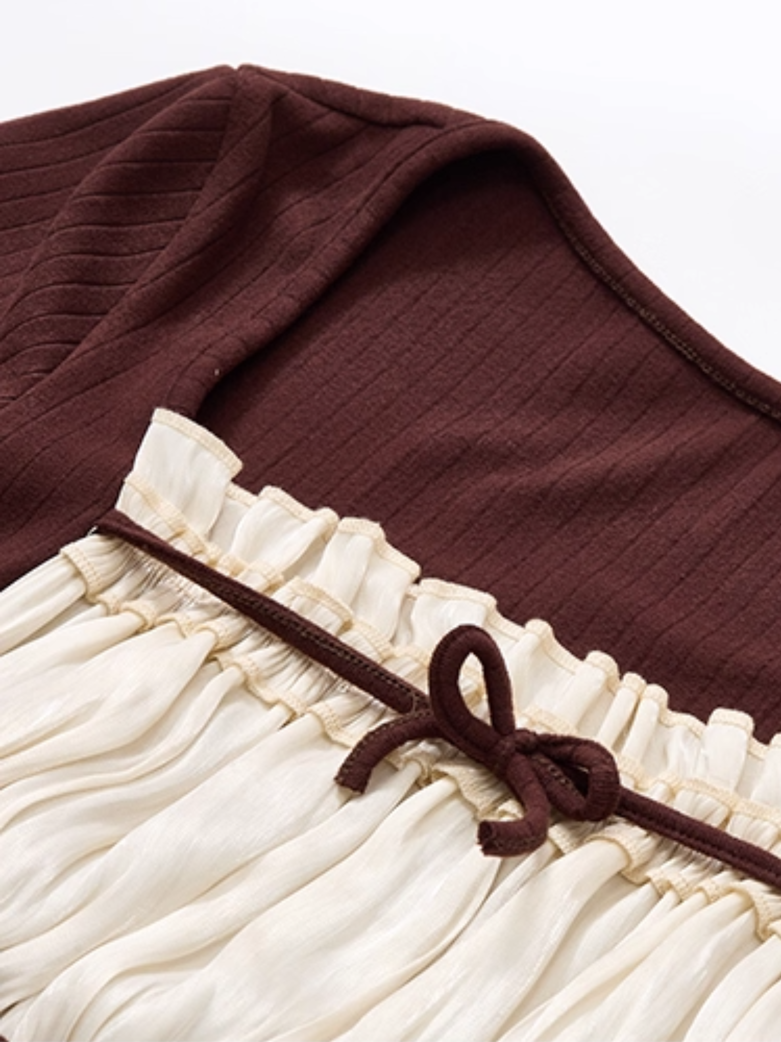 Haut bohème à volants et à nouer