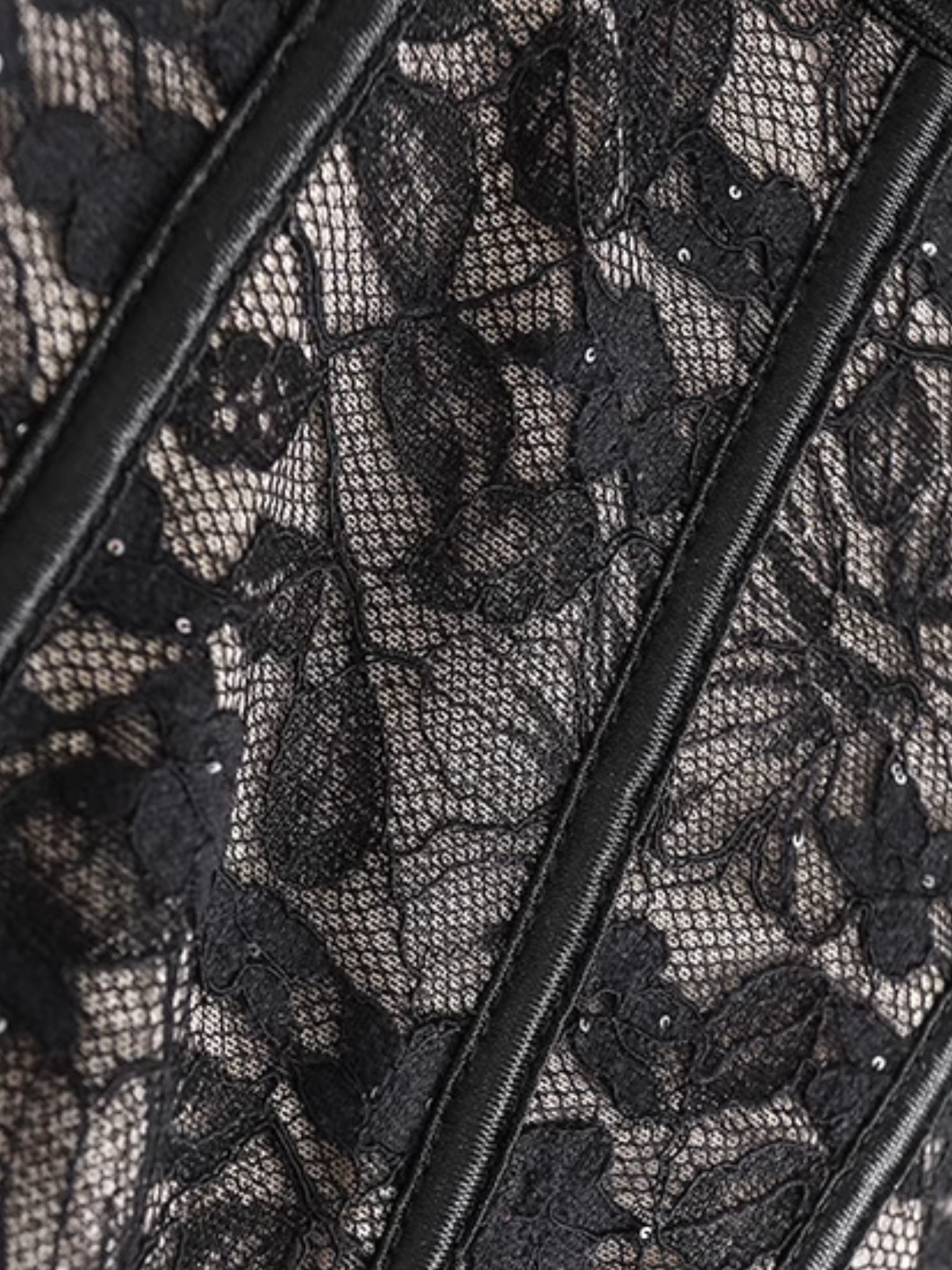 Corset en dentelle à fleurs