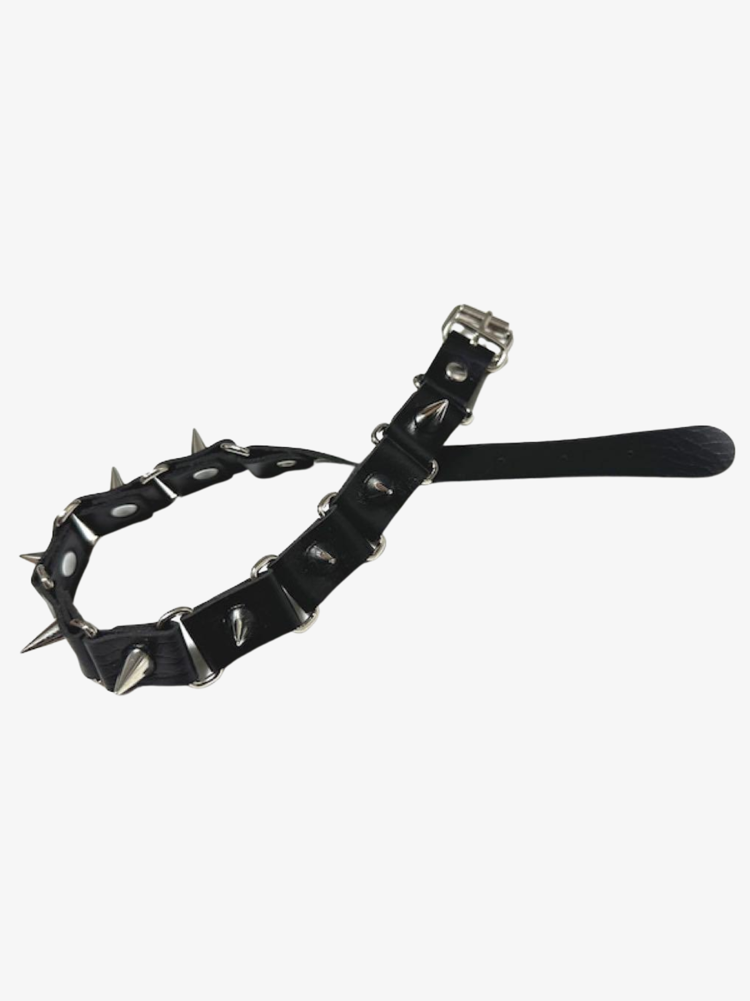 Collier ras du cou à pointes avec chaînes