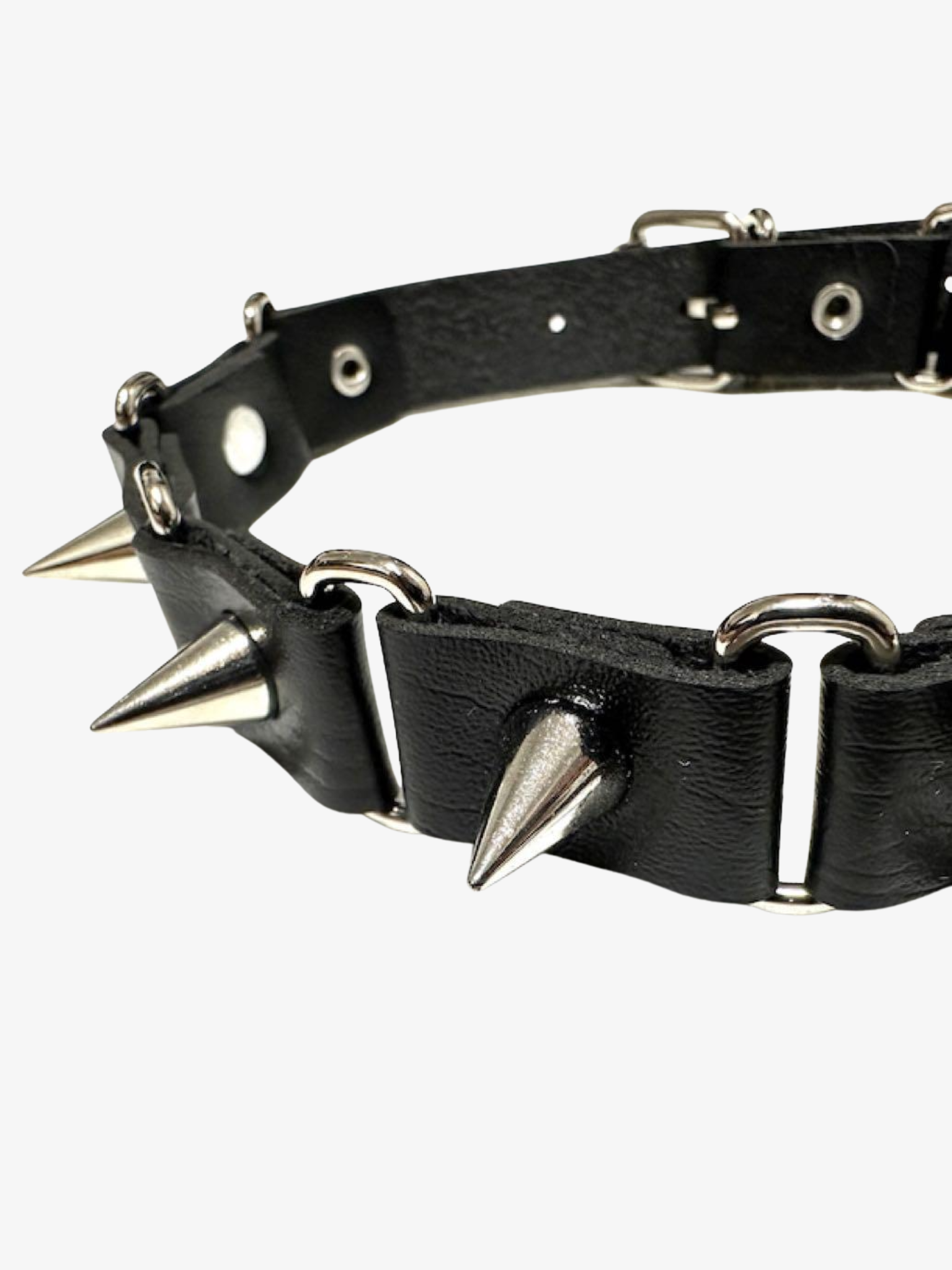 Collier ras du cou à pointes avec chaînes