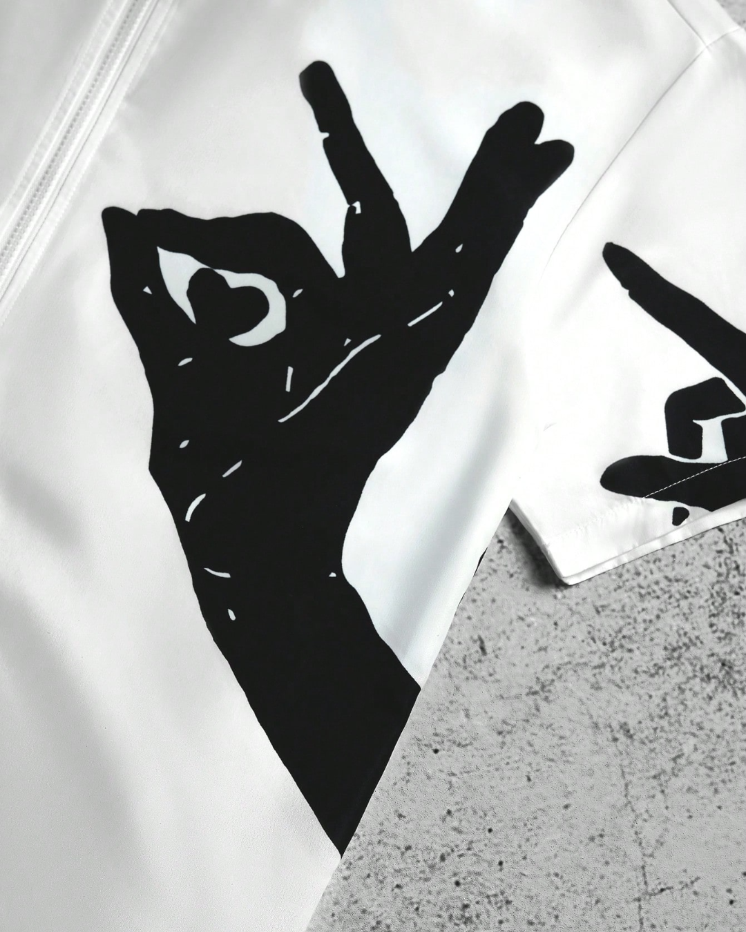 Chemise créative à la main
