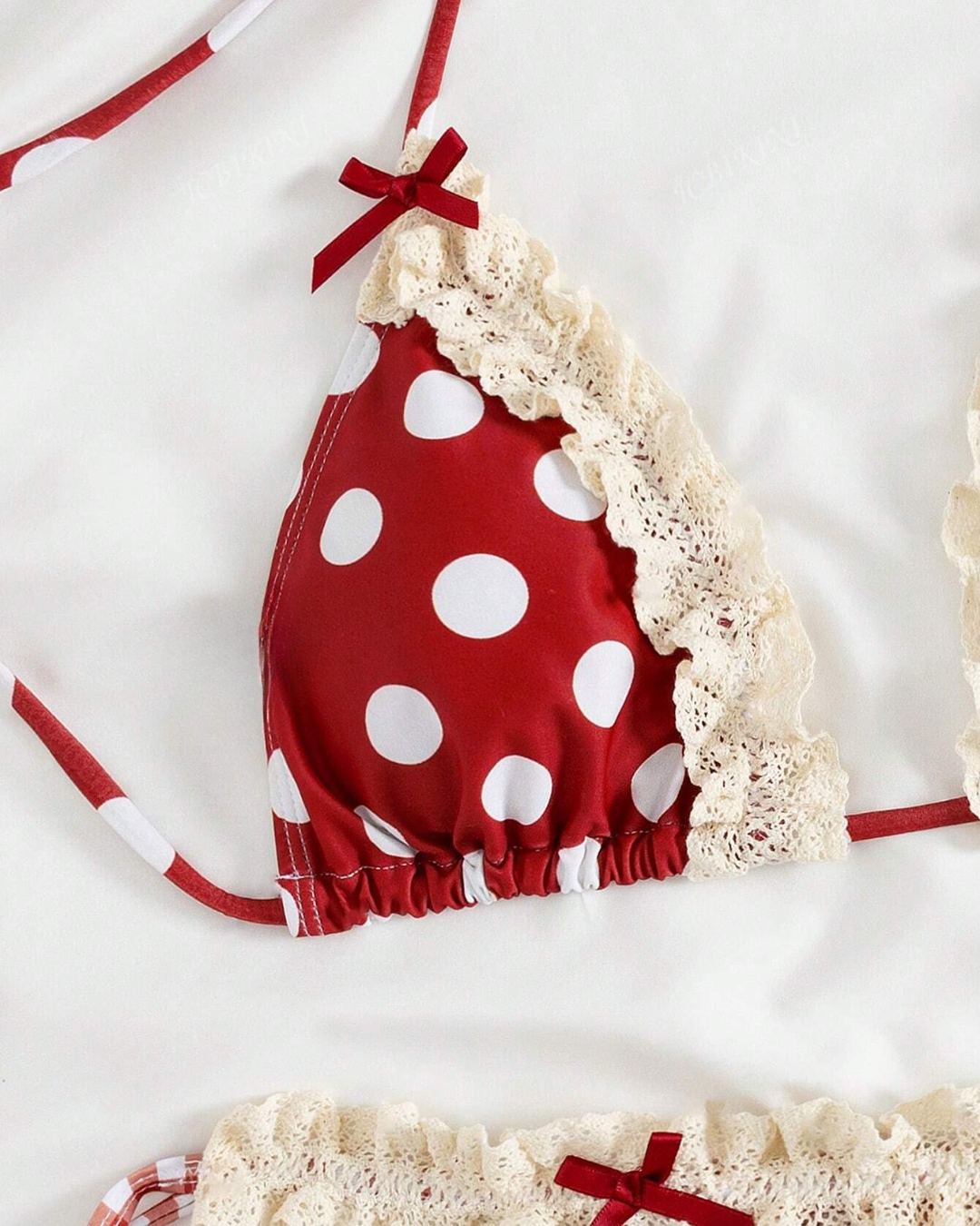 Bikini en dentelle à pois