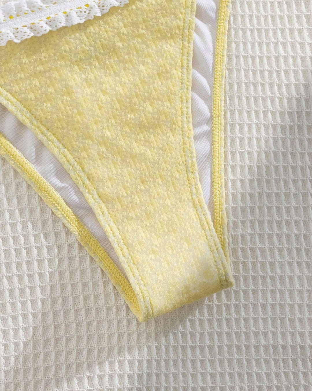 Bikini à bordure en dentelle pastel