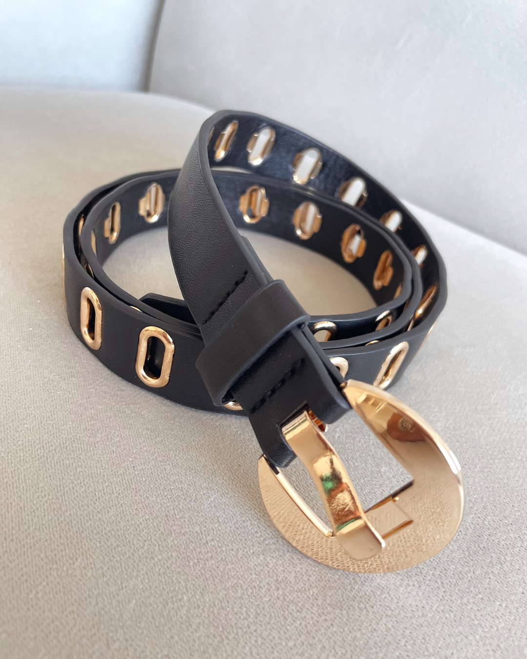 Studded buckle belt