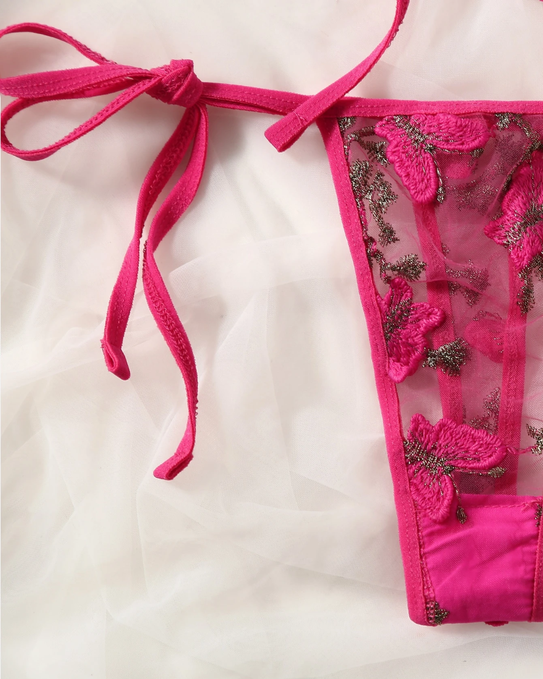 Ensemble triangle en micro dentelle
