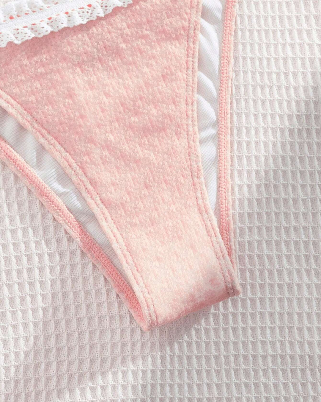 Bikini à bordure en dentelle pastel
