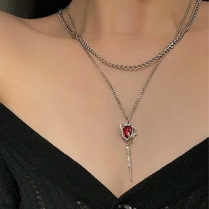 Collier rose rouge