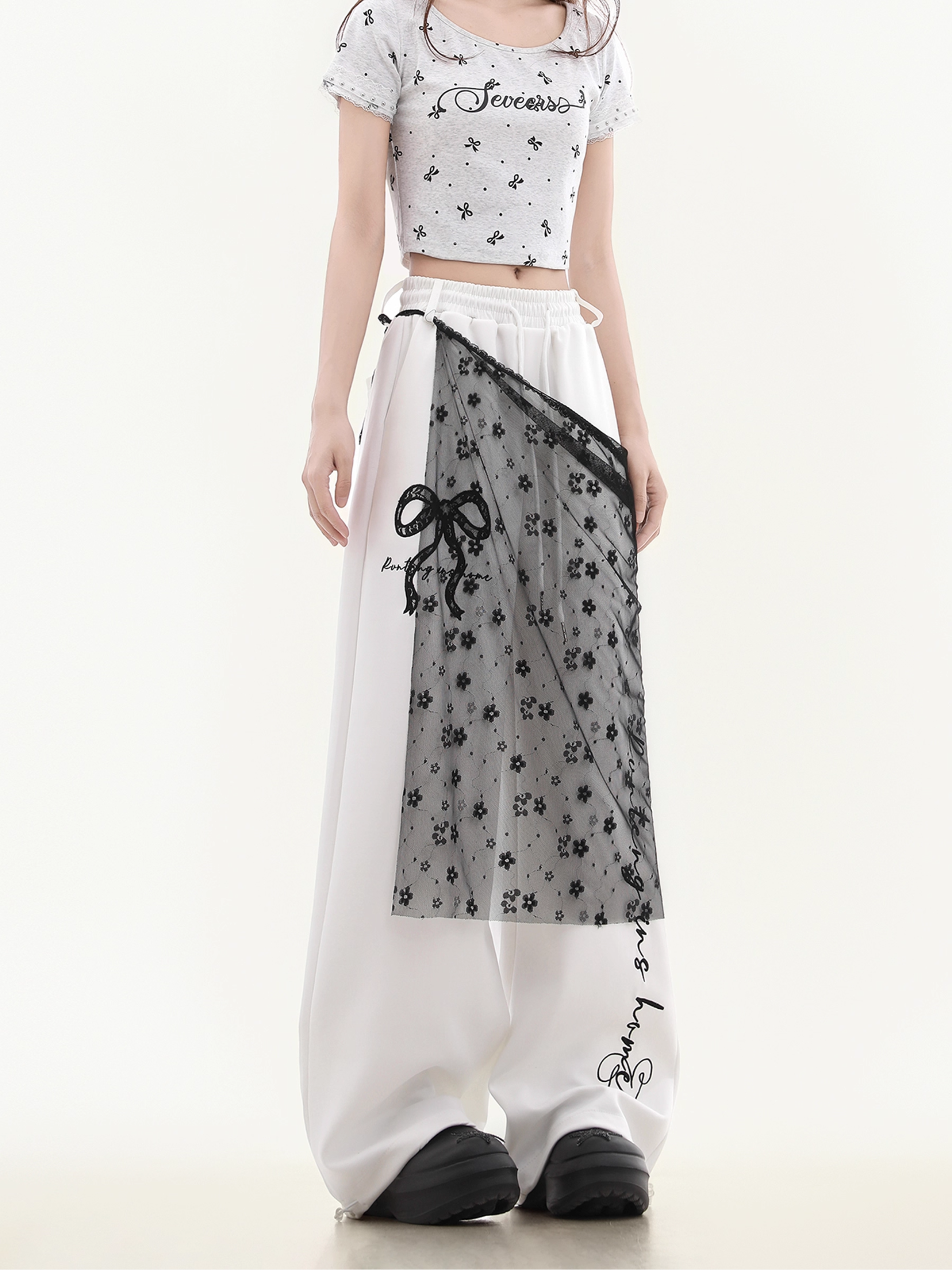 Pantalon large en dentelle