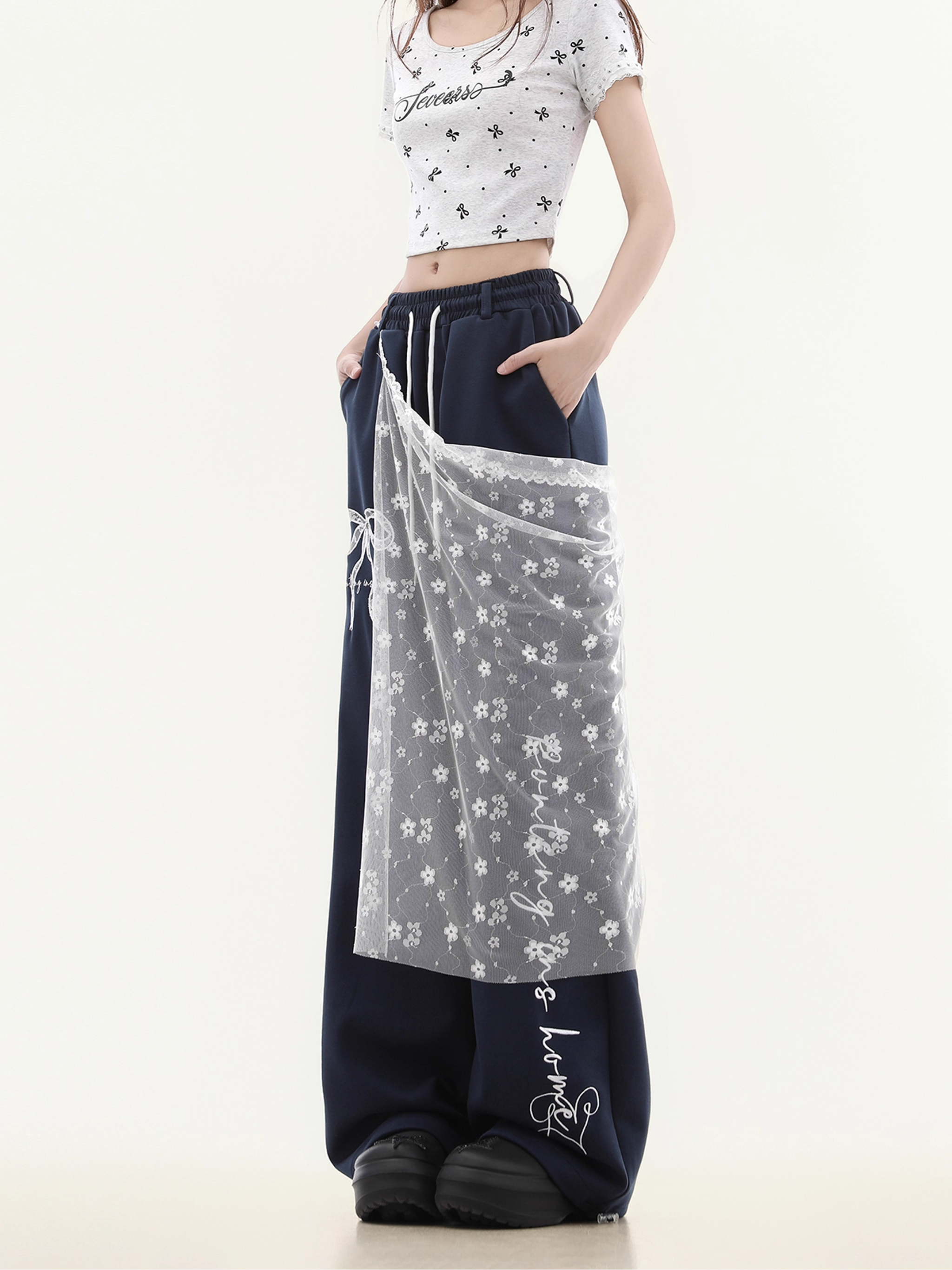 Pantalon large en dentelle