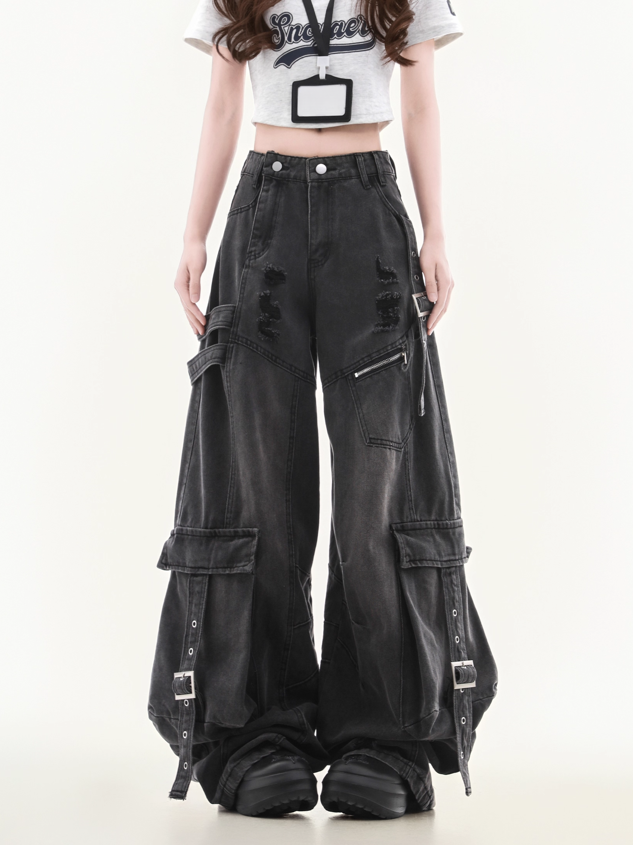 Cargo Wide-Leg Jeans