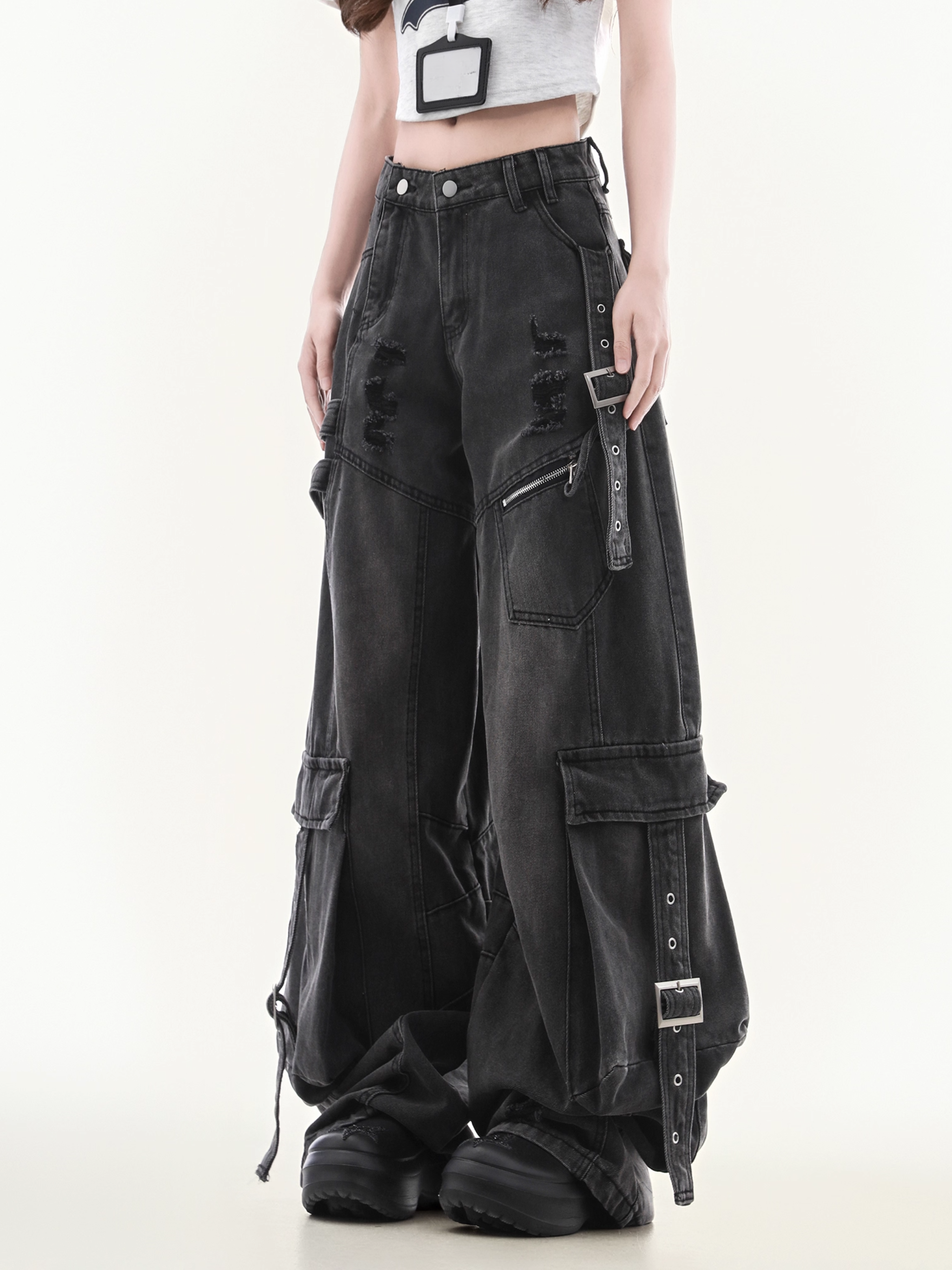 Cargo Wide-Leg Jeans