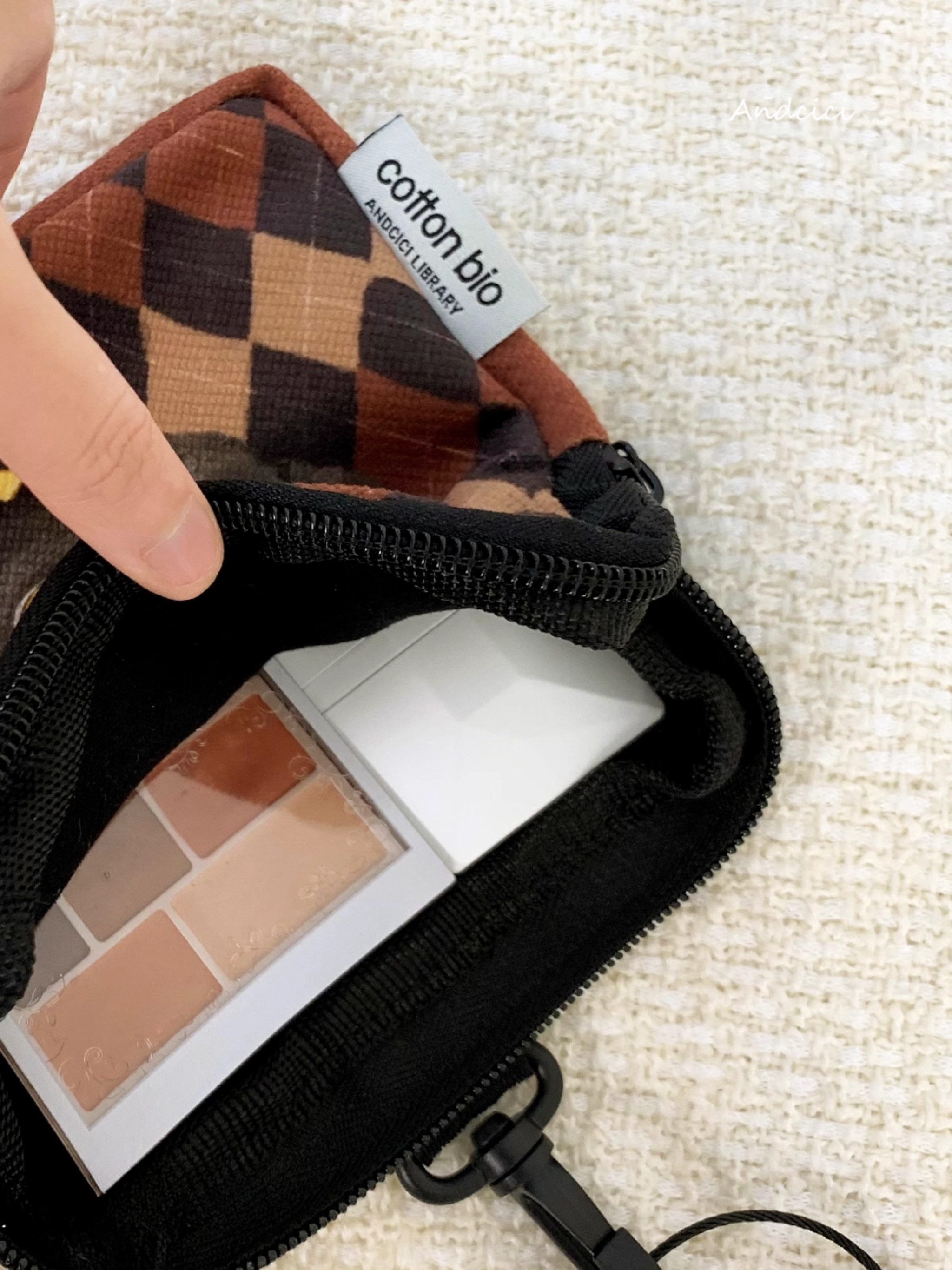 Flow Cat Coin Purse
